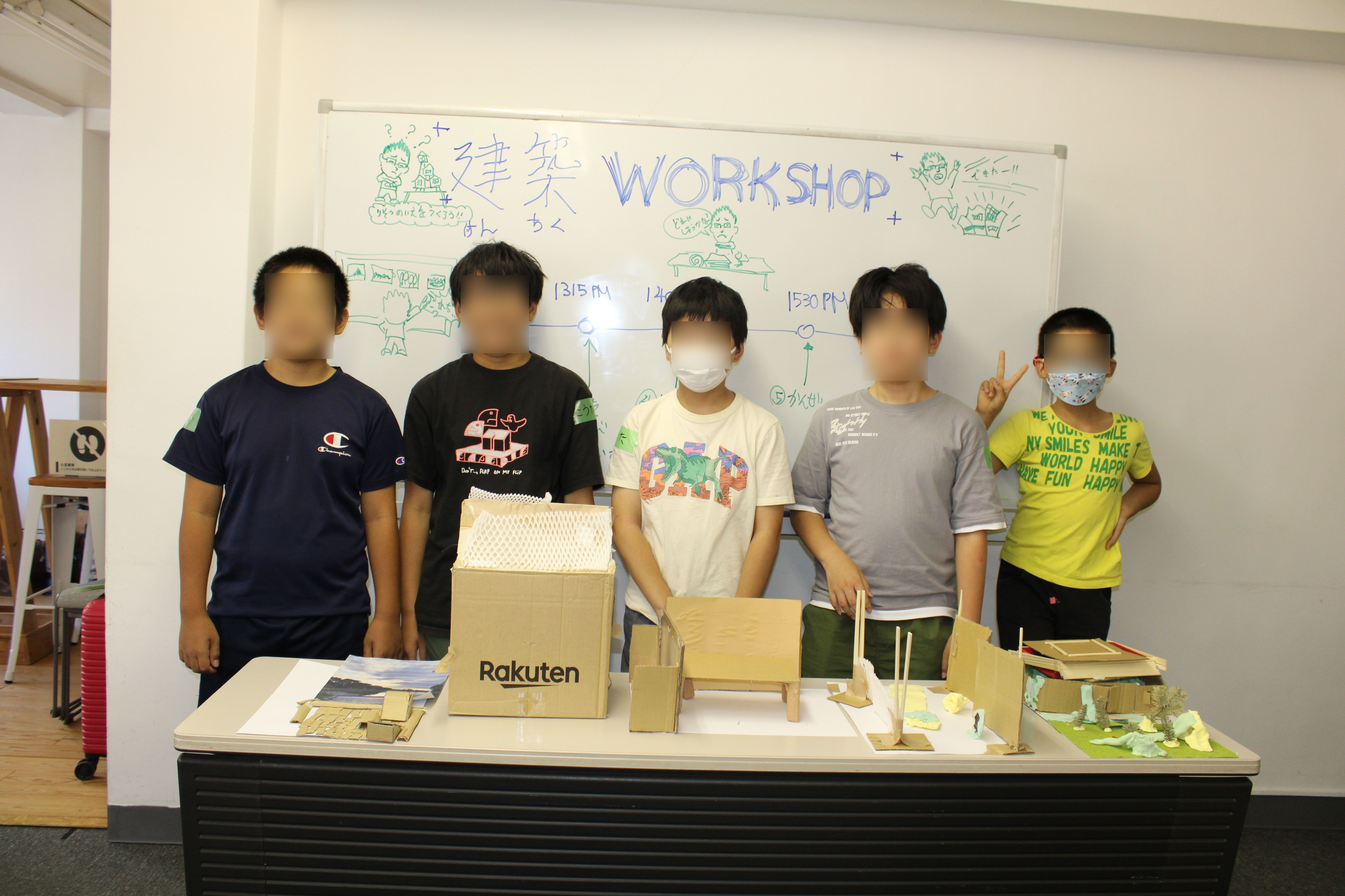 Ms. Nakajima, FTCJ's Representative Director (Center) and FIT2022 organizing committee members; Mr. Takahashi (Left)